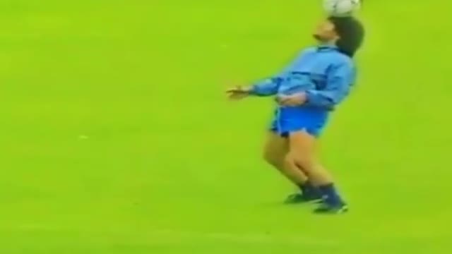 Cool Maradona skills.. Cool tricks