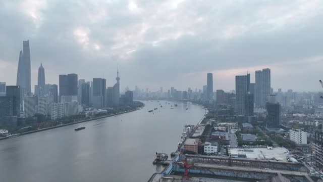 WATCH Ancient sunken ship finally lifted from Yangtze estuary with specially developed technology