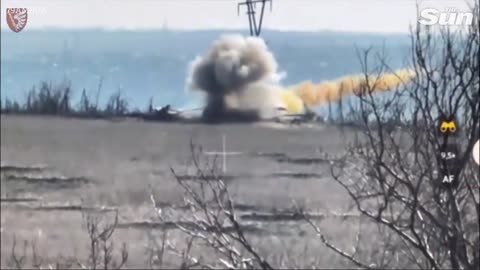 Ukrainian paratroopers destroy two Russian tanks in massive explosion