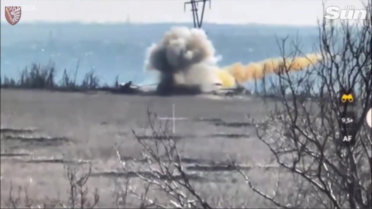 Ukrainian paratroopers destroy two Russian tanks in massive explosion