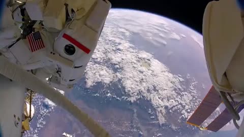 Astronauts pierden un escudo en el espacio por accidente