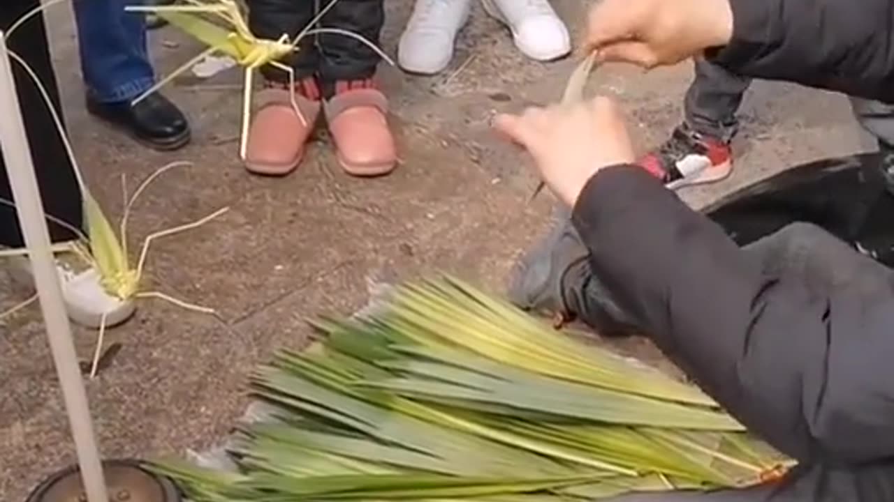 A man making grasshopper in hand