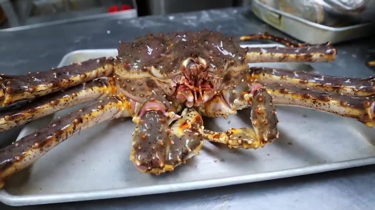 New York City Food - GIANT ALASKAN KING CRAB + LEMONGRASS BEEF STEAK Park Asia Seafood NYC-3