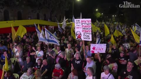 Huge crowds in Tel Aviv demand deal be agreed to free hostages