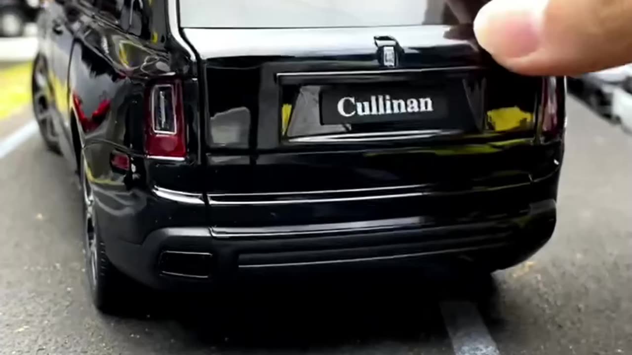 Review & Unbox Rolls-Royce Cullinan SUV Model