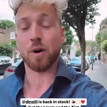 Sam Thompson gushes over Zara McDermott's advert in London Underground