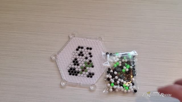 Y2Mate.is - Using Aqua Beads to create a Panda Bear Craft-6Y7ygse4Sio-1080p-1658604598706