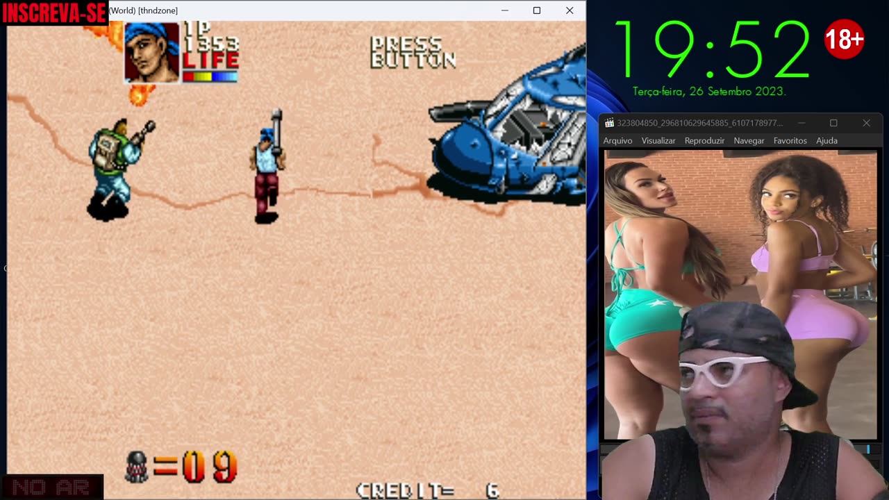 curtindo fliperama no meio delas + Retro PodQuest.