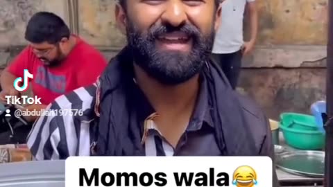 Momos waala..