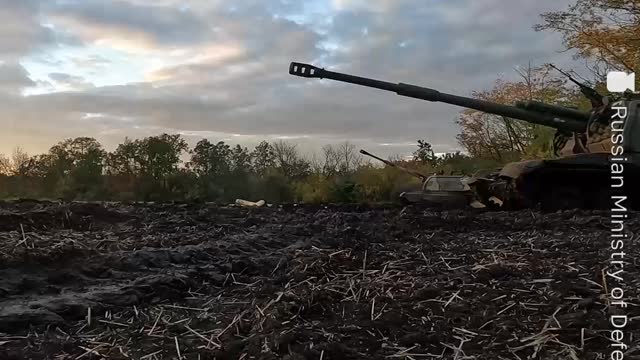 Watch Russian howitzers in action