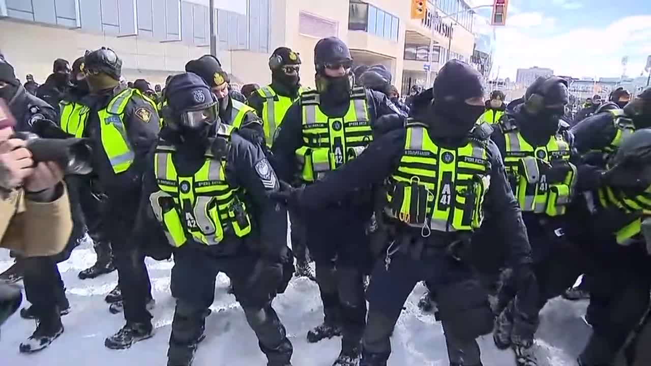 Police clash with protesters in ottawa