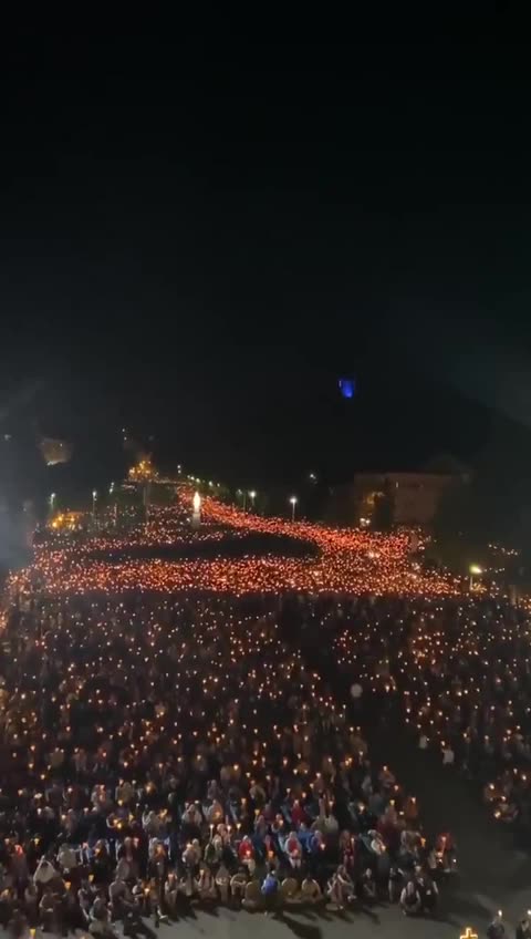Christians show faith and unity in France | #GodWins 🙏