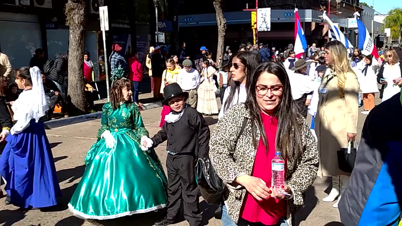 Desfile 25 de agosto Parte - Declaratoria de la Independencia - Tacuarembó, Uruguay (2024)