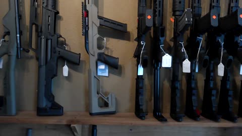 So many guns!