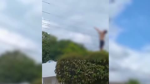 Man receives electric shock after hanging from high voltage wires in Becerril