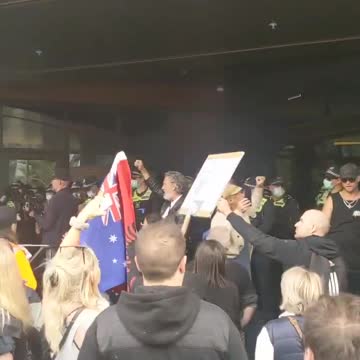 Aussies calling out FAKE NEWS ABC, Chanting no more lies in Melbourne Australia