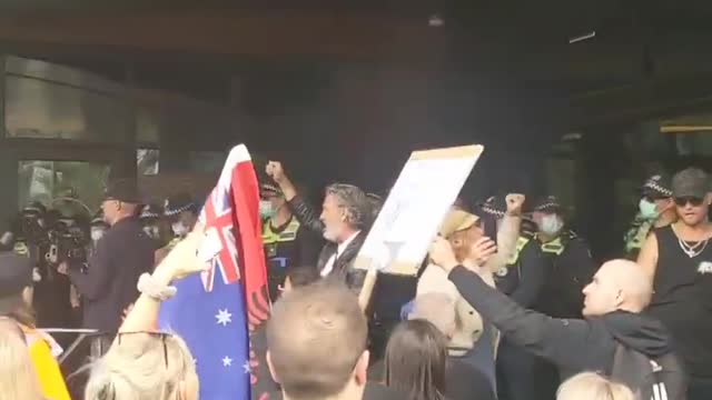 Aussies calling out FAKE NEWS ABC, Chanting no more lies in Melbourne Australia