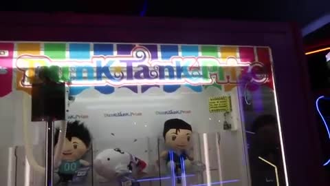 Lyssy Noel-SQUIRREL PLAYS ARCADE GAMES ON HALLOWEEN