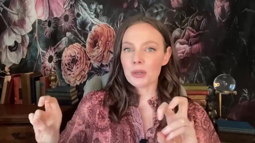 LEMURIA...AND REPTILIANS (PRE-HISTORY, HUMAN EVOLUTION, DEVOLUTION & STRANGE MYTHS) GIGI YOUNG