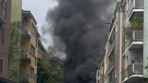 Multiple vehicles in flames after explosion in Milan