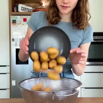 Delicious Easy To Make Crispy Smashed Potatoes Recipe - Vegan
