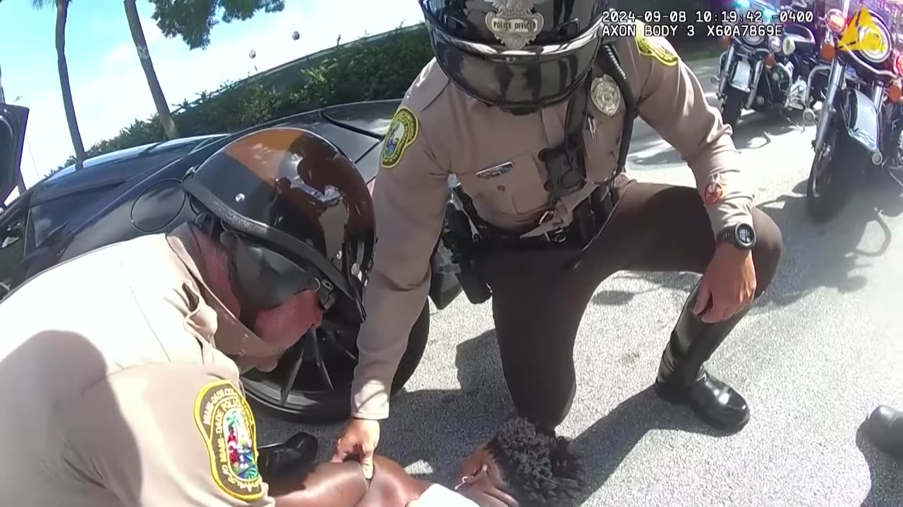 Body camera video shows Tyreek Hill being detained by police officer