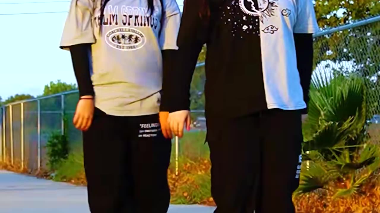 original sound - Kate & Loren - Hold up👻 #fyp #foryoupage #viral #trending #dancechallenge #shorts