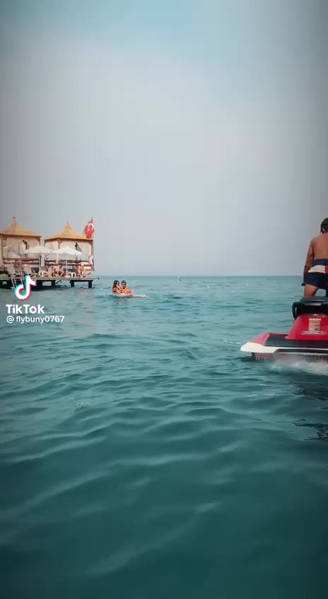 Dirty dancing theme on the water