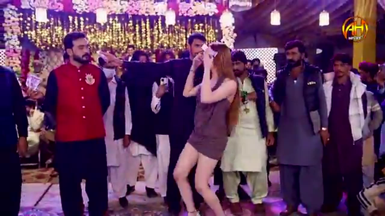 Titlee_Jaan_New_2023_Punjabi_Hot_Dance____Dudh.mp4h