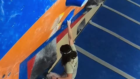 End with a Pinch! (V4 to V6)