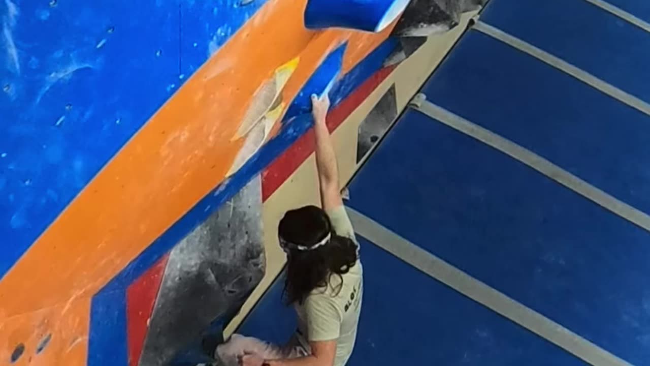 End with a Pinch! (V4 to V6)