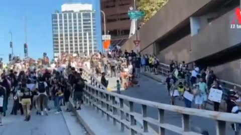 Los Angeles, Happening Now: POLICE again fend off protestors attempt on entering freeway,