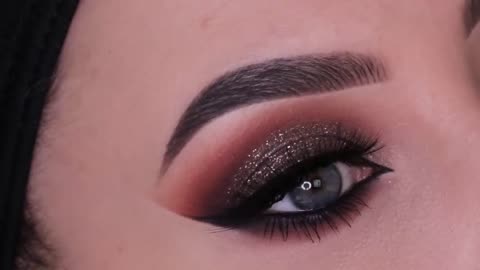 5 MINUTE New Year's Eve Glitter Smokey Eyes Tutorial