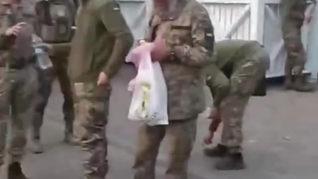 Ukrainian soldiers who fled Kherson say they are refusing to "carry out criminal orders