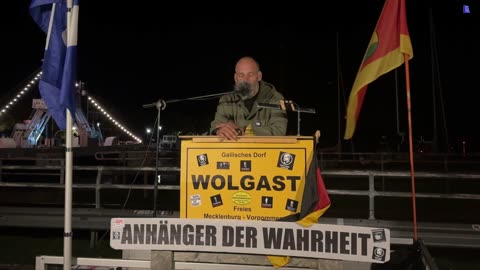 Wolgast - Stefan mit der Eröffnung der Versammlung und seinem 1. Redebeitrag 22-10-2024