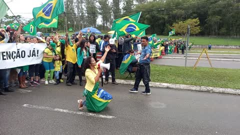 Patriotas clamam as forças armadas para Salvar o Brasil