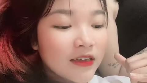 Bà chửi thấy cưng gì đâu.mp4