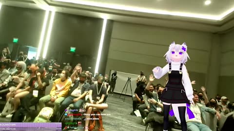 Filian's camera fell in front of a live audience