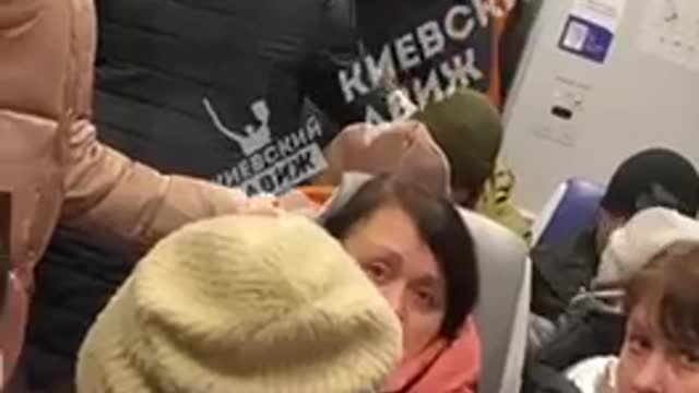 metropolitana di kiev:donna esprime dissenso al regime ucraino - video2