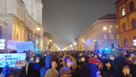 Germany: Protest in #Munich against compulsory vaccination and Covid restrictions