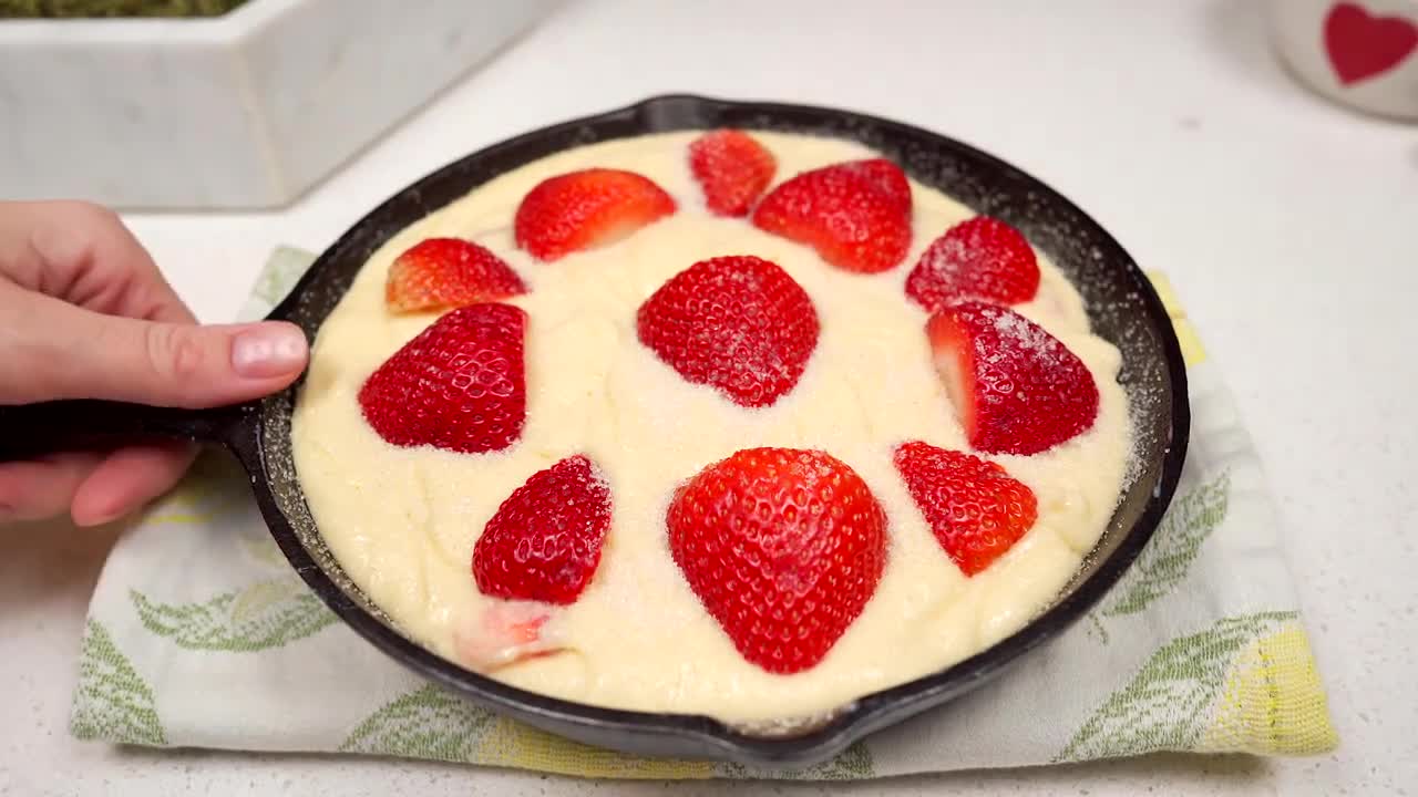 Quick and easy cake, prepare in 5 minutes! Strawberry Cake, Vanilla, Delicious!