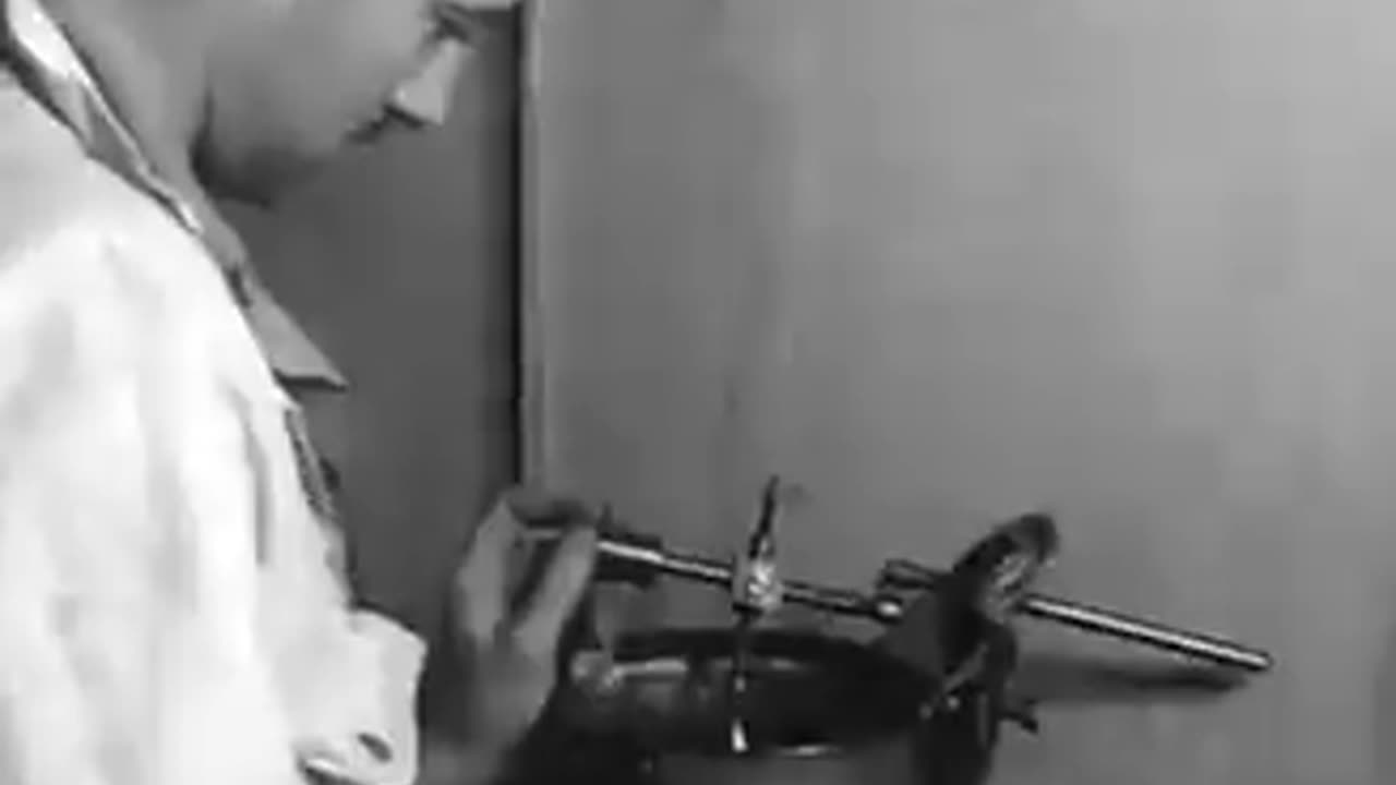 This is how contact lenses were made in 1948.