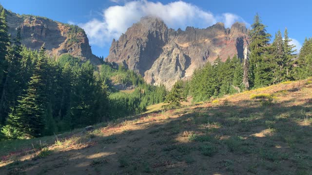 Central Oregon - Mount Jefferson Wilderness - Arriving at Canyon Creek Meadow + TFJ Views - 4K