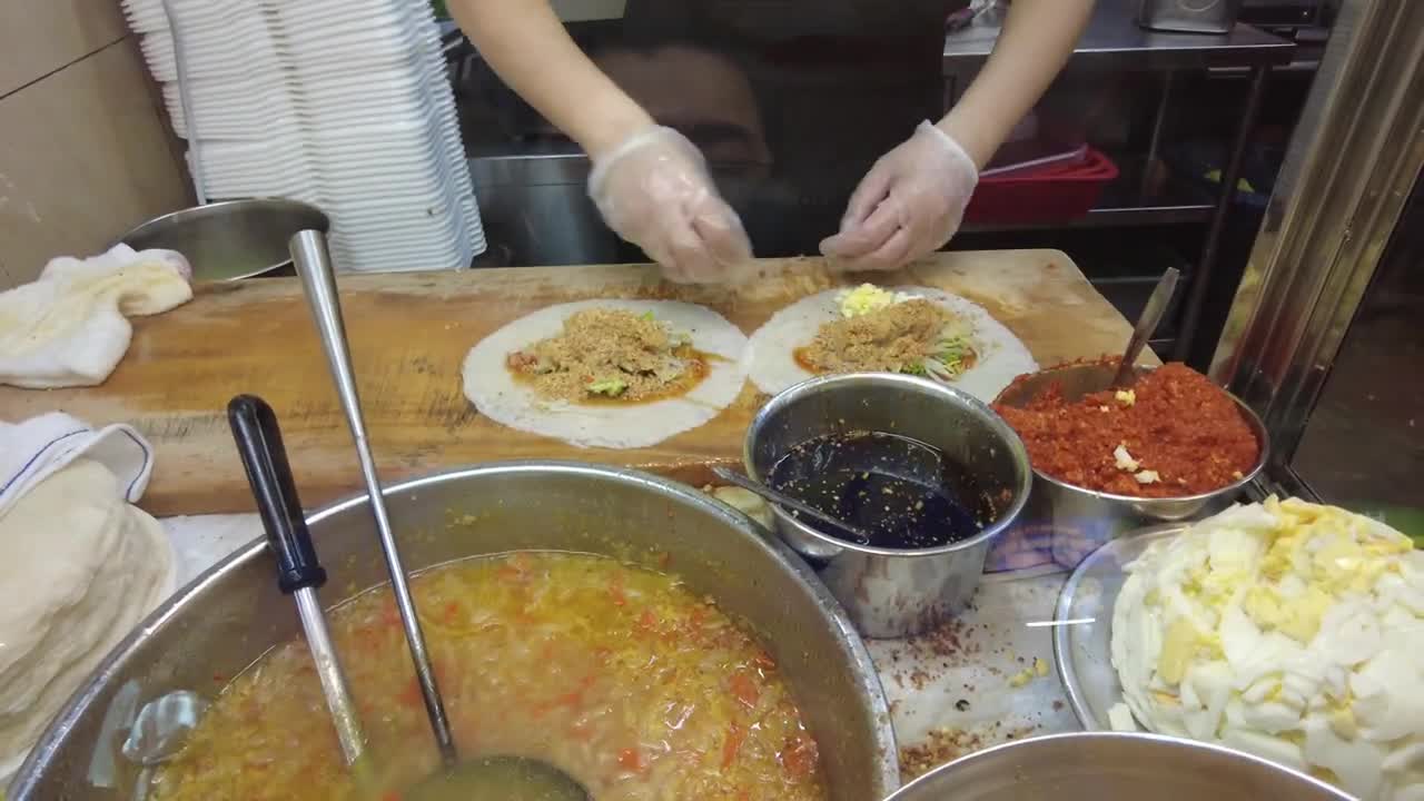 $2 MICHELIN STAR food in SINGAPORE Hawker Street Food - Maxwell Hawker Centre