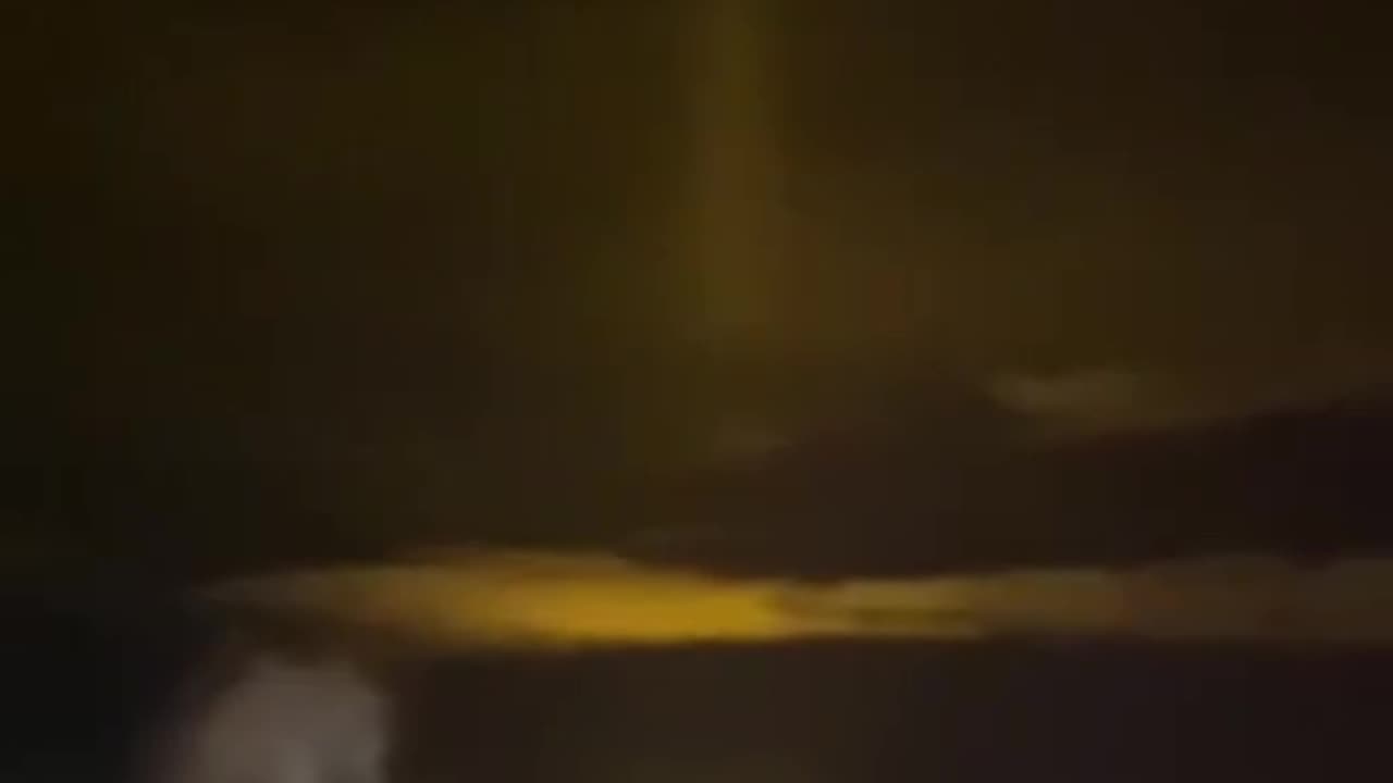 Multiple sources: Weird yellow light seen above Belgorod, Russia. What is it?