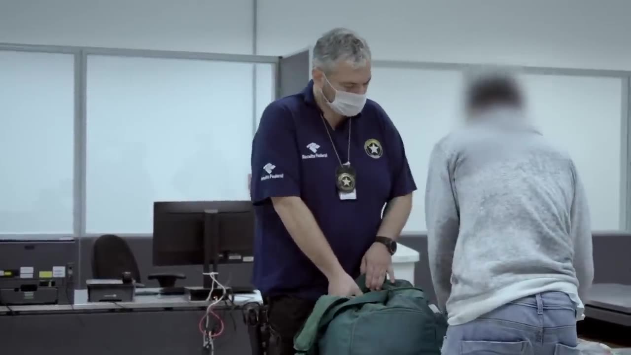 Airport - Restricted Area - (Temp. 4 Ep. 04) 2023 Brazil