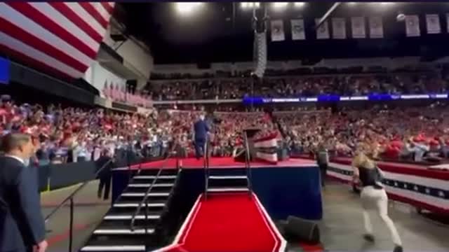 Trump rally vs Biden rally Sept 2022