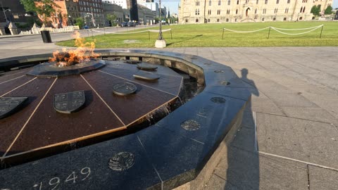 🚶‍♂️‍➡️ Walking Downtown Ottawa To The Rideau Docks & Parliament Hills 🏢