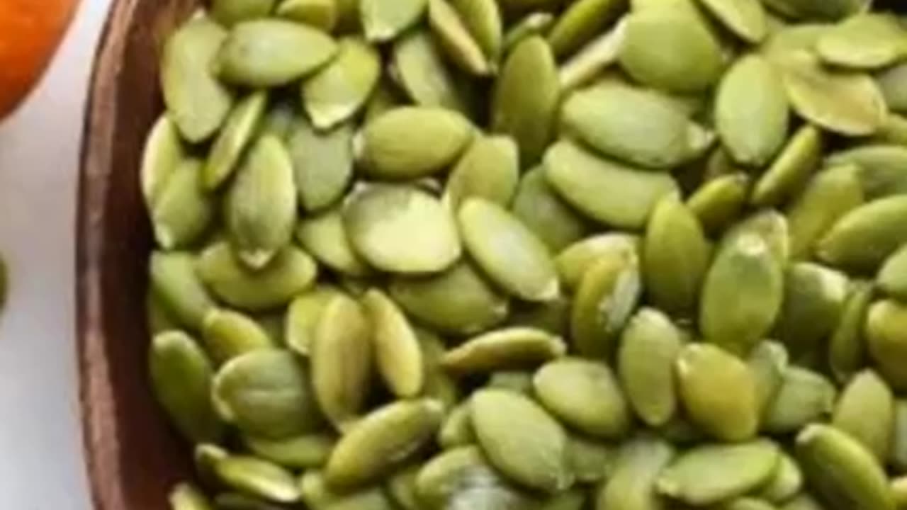 Kaddu ke beez khane ke kai fayde hote hai