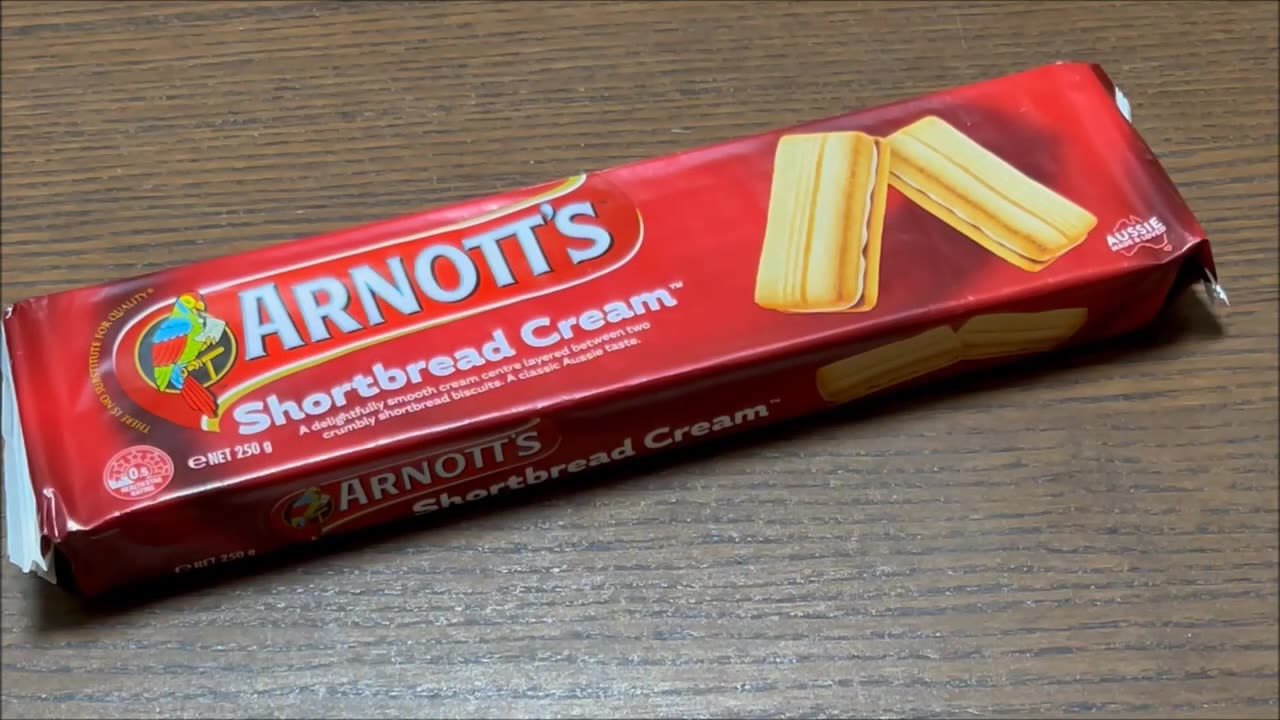 Arnotts Shortbread Cream Packshot vs Product